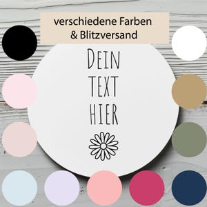 Könnte beinhalten: Ein weißes, kreisförmiges Design mit dem Text "DEIN TEXT HIER" in Schwarz und einer Gänseblümchen-Illustration. Das Design ist von einer Vielzahl von Farbmustern umgeben, darunter Schwarz, Rosa und Blau. Der Text "verschiedene Farben & Blitzversand" steht oben.
