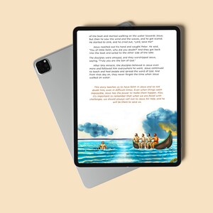Op de afbeelding: Een illustratie van een boot met vier mensen erin op een wateroppervlak. Het water is ruw en er zijn wolken in de lucht. De tekst op de pagina luidt: "Dit verhaal leert ons om geloof te hebben in Jezus en om niet aan hem te twijfelen, zelfs in moeilijke tijden. Zelfs wanneer dingen onmogelijk lijken, heeft Jezus de macht om ze te laten gebeuren. Bovendien is het belangrijk om te onthouden dat wanneer we met uitdagingen worden geconfronteerd, we altijd tot hem moeten roepen om hulp, en hij zal er zijn om ons te redden."