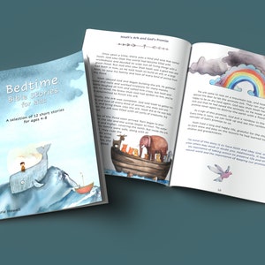 Op de afbeelding: Een blauw boek met de titel "Bedtime Bible Stories for Kids" en een aquarelillustratie van een walvis en een klein persoon op de omslag. Het boek is opengeklapt op een pagina met een aquarelillustratie van Noachs Ark met dieren aan boord en een regenboog in de lucht.