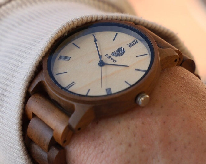 Reloj de madera Traki (nogal/arce) - Regalo del día del padre - Regalo de aniversario - Relojes de madera unisex - Regalo de cumpleaños de novio - Regalos de padrinos de boda