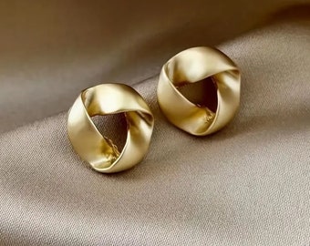 14k vergulde kleine gouden oorknopjes, elegante geometrische onregelmatige cirkelsieraden