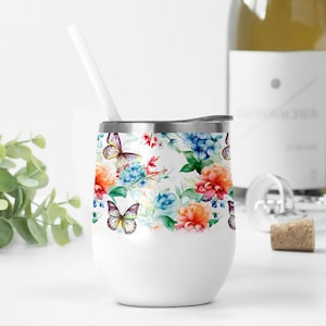 Bicchiere da vino a farfalla con fiori rossi, file PNG estivi, design a sublimazione, modello per bicchiere da vino da sposa, bicchieri per feste nuziali, PNG