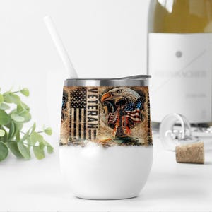 Emballage de gobelet à vin vétéran avec aigle, motifs patriotiques en sublimation de gobelet à vin avec drapeau américain, emballage de coupe à vin du jour de l'indépendance