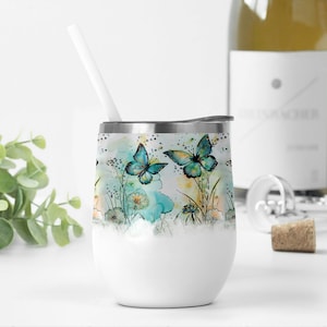 Envoltura para vaso de vino con flores y mariposas, archivo PNG para diseños de sublimación, plantilla para vaso de vino de 12 oz, diseño de vaso de 12 oz, fondo para bodas