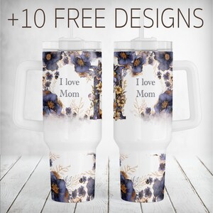 40oz Tumbler Wrap com flores azuis, designs de sublimação de copos para o dia das mães, modelo de copo Mom Quencher de 40 oz, arquivo PNG de I Love You Mom