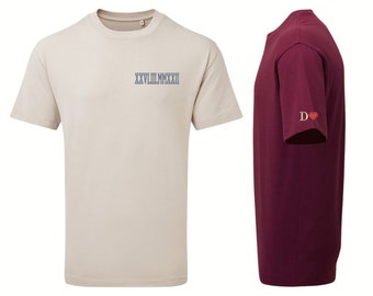 T-Shirt mit römischen Ziffern und Datumsstickerei | Ärmelbesticktes T-Shirt | T-Shirt mit römischen Ziffern