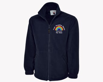 Polar personalizado arcoíris – Uniforme hospitalario bordado – Ropa de trabajo para el personal – Polar para estudiantes de enfermería – Chaqueta personalizada para el departamento médico