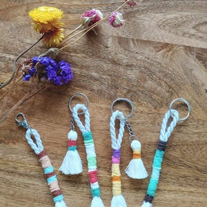 Llavero o colgante de bolso de macramé | Boho | Hecho a mano con amor | Perfecto para regalar o darse un capricho | Diseños únicos