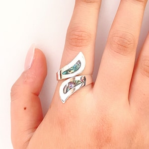 Silver-plated ring with an inlaid abalone shell  || A118
