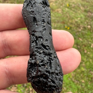 Museum Quality 28gram DUMBBELL Indochinite Tektite  From Vietnam , Luc Yên District , Yen Bai Province