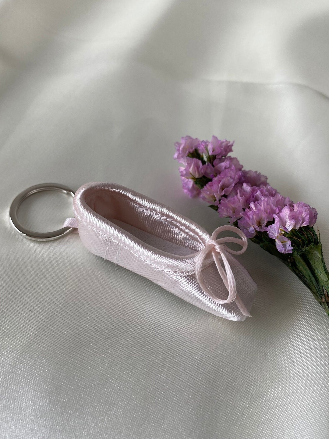 Ballet Pointe Shoe Keychain - Elegant Ballet Accessory Keyring For Dance Lovers, Alloy & Satin Material