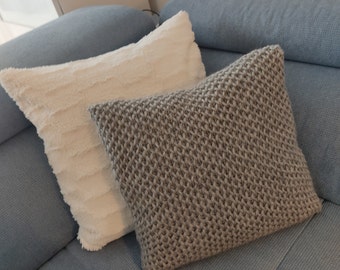 Knitting instructions: cushion in mesh patent