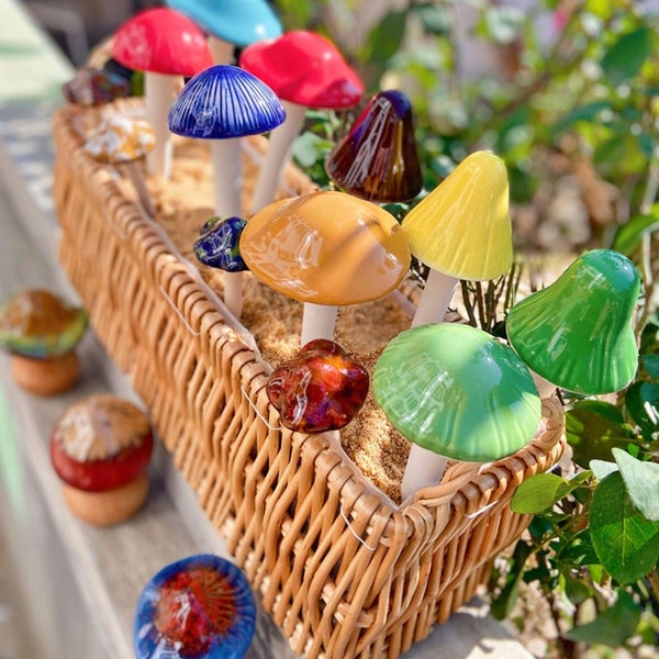 Décor de champignons colorés en céramique, piquets de jardin de champignons, statue de jardin, champignons en céramique, champignons de poterie, décoration extérieure, décor de jardin