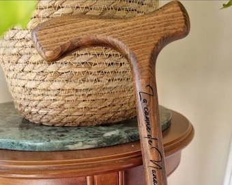 Specialdesignad käpp i bokträ med kryckhandtag