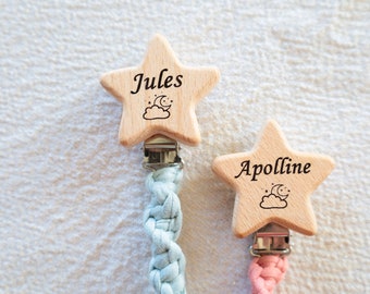 Personlig nappklämma/sughållare i trä och tyg - babypresent