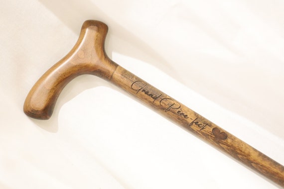 Canne de marche en bois gravé
