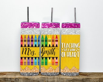 Vaso de maestro personalizado / La enseñanza es un trabajo de corazón Vaso de brillo falso personalizado / Maestro de escuela / Vaso de lápiz / Regalo de maestro