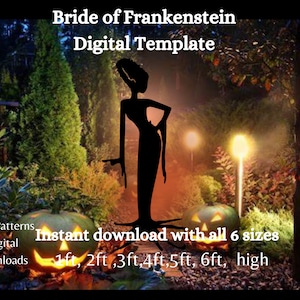 Puede incluir: Una plantilla digital para una silueta de la Novia de Frankenstein. La silueta es negra y está de pie en un área boscosa oscura con una calabaza tallada en primer plano. El texto "Descarga instantánea con los 6 tamaños 1ft, 2ft, 3ft, 4ft, 5ft, 6ft, high" está en la parte inferior de la imagen.