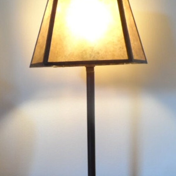 Small lamp with mica shade