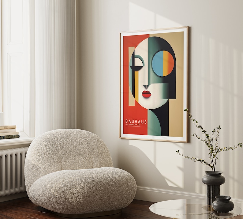 Puede incluir: Un p&oacute;ster enmarcado con un dise&ntilde;o geom&eacute;trico en rojo, azul, verde y negro. El p&oacute;ster presenta una cara estilizada con un ojo grande y el texto "Bauhaus 1919-1933 The Defining Art".