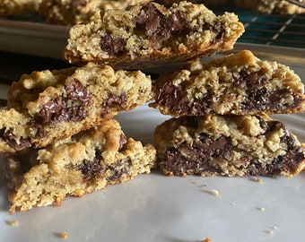 Oatmeal Chocolate Chip Cookies - 1 Dozen