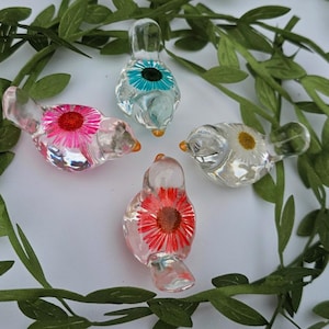 Set of 4 Tiny Resin Birds with Real Flowers, Bird Pocket Hug, symbolic friendship gift, Friendship Gift, Handmade Keepsake Ornaments