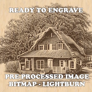 Puede incluir: Una imagen en blanco y negro de una casa con techo de paja, rodeada de árboles. La imagen está etiquetada como "READY TO ENGRAVE PRE-PROCESSED IMAGE BITMAP - LIGHTBURN".