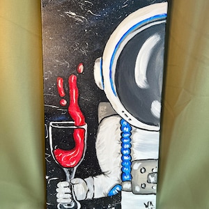 Astronauta sosteniendo vino que brilla bajo luz azul - Pintura acrílica pintada a mano