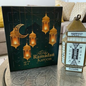AhfuLife Calendrier de l'Avent du Ramadan pour enfants, calendrier de  compte à rebours du Ramadan avec 40 étoiles autocollantes : :  Cuisine et maison