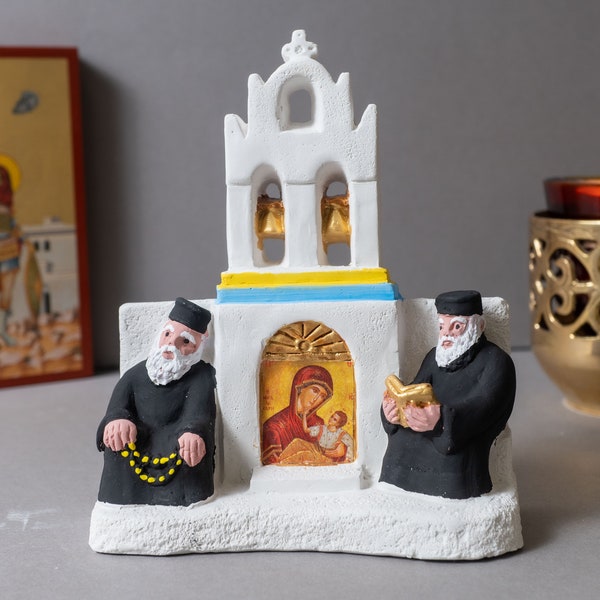 Gipsfigur mit orthodoxen Priestern unter dem Glockenturm die Priester tragen ihre Soutane, ihren schwarzen Hut 100% Handarbeit, ein perfektes Geschenk.