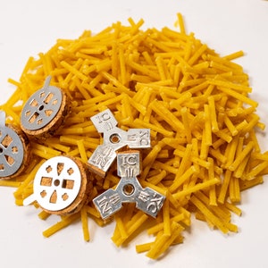 Ljusvekar (90gr - 3,16oz ca 780 st) med 5 presentkorkflöten, runda och triangulära.