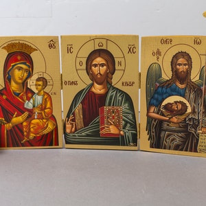 Tryptyk rzeźbiony w drewnie, prawosławny, przedstawiający Matkę Boską (Kardiotissa) – Jezusa Chrystusa i św. Jana Chrzciciela.