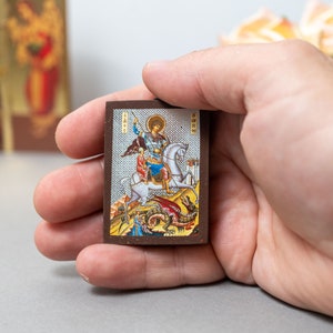 Piccole icone ortodosse in legno con San Giorgio (Άγιος Γεώργιος), arte greca bizantina nei toni dell'oro e dell'argento intagliato, fantastica idea regalo.