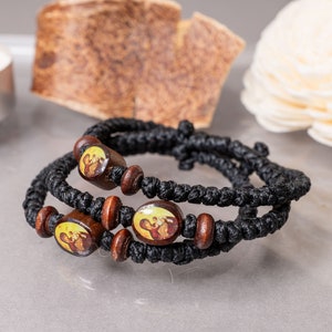 Komboskini with tiny wooden icon of the Virgin Mary on both sides (1Pcs) -unisex komboskini,Thread waxed thin with beads - Christian Gift.