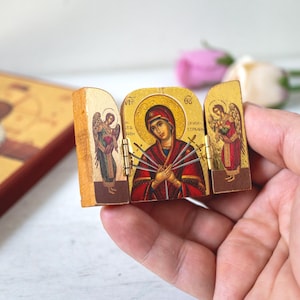 Virgen María de las Siete Espadas con Arcángeles, pequeño tríptico ortodoxo de madera. Ícono cristiano griego, decoración religiosa para el hogar, regalo espiritual.