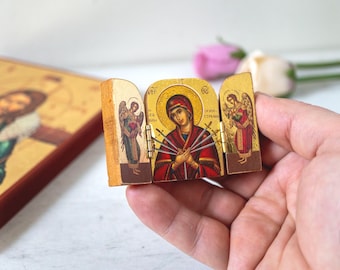 Ikona Matki Boskiej Siedmiu Mieczy z Archaniołami, Mała Drewniana Ikona Prawosławna, Tryptyk – Grecka Ikona Chrześcijańska, Religijny Wystrój Domu, Duchowy Dar