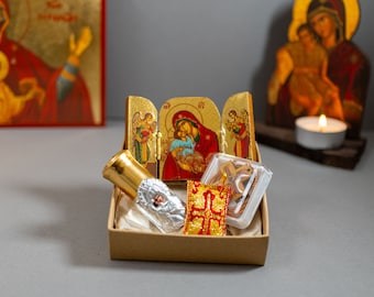 Coffret cadeau chrétien parfait avec petit triptyque - Huile d'onction - Croix en bois et amulette dans une boîte.
