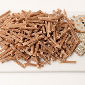 Bivaxljusvekar (100 % BIO, naturligt vax av hög kvalitet) gjorda av rent vax (45 gr, ca 380 st) med 2 runda och triangulära korkflöten i present.