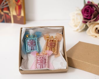 Lot de 3 amulettes de protection chrétiennes, Filakto avec ICXC NIKA en trois couleurs - Provenant du monastère de l'île de Tinos, dans une boîte cadeau.