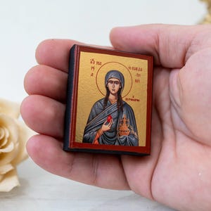 Icona cristiana tascabile in legno con Santa Maria Maddalena, realizzata a mano in foglia d'oro, di qualità pregiata.