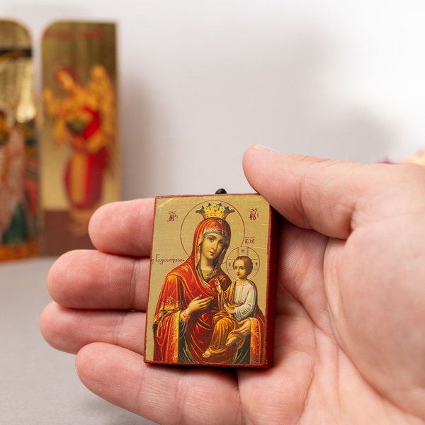 Petite icône orthodoxe en bois avec la Vierge Marie en icône de qualité Premium avec des éléments dorés. Grec byzantin.