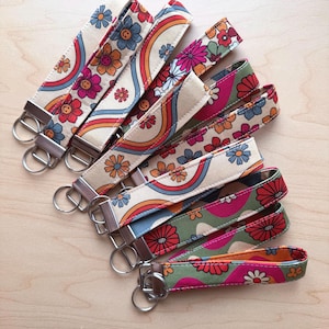 Porte-clés rétro fait main | Porte-clés avec bracelet en tissu | Porte-clés au poignet | Cadeau pour elle