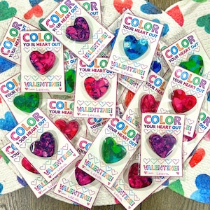 Corazones de crayón con tarjeta de San Valentín
