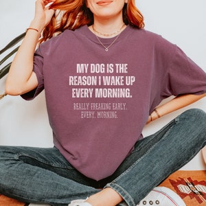 Tshirt drôle de propriétaire de chien de couleurs de confort, nouvelle chemise de propriétaire de chien, cadeau pour le nouveau chiot, cadeau d'anniversaire de maman de chien, chemise de papa de chien