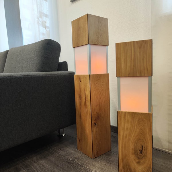 Dekoratives Standlampen Set aus 2 Säulen in Eiche Optik mit Nussbaum Intarsien handgefertigt