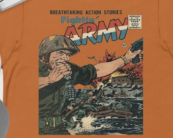 Può includere: Una copertina di fumetto vintage con un soldato in uniforme verde che tiene una pistola. La copertina è intitolata "Fightin' Army" e ha uno schema di colori rosso, bianco e blu. Lo sfondo mostra una scena di guerra con esplosioni e fumo.