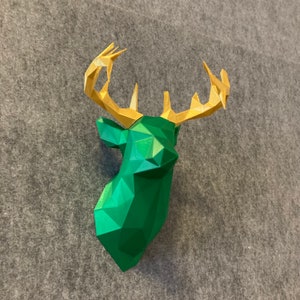 Décoration murale géométrique basse poly avec tête de cerf, cadeau imprimé en 3D, trophée artisanal, taxidermie artificielle, vert
