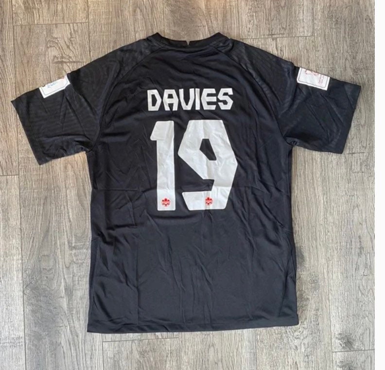 CANADA SOCCER BLACK World Cup 2022 OFFICIAL NIKE JERSEY - Davies #19 - LARGE