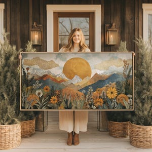 Boho Berglandschaft - große Wandkunst, horizontale Gold gerahmte Leinwand mit Sonne und Blumen