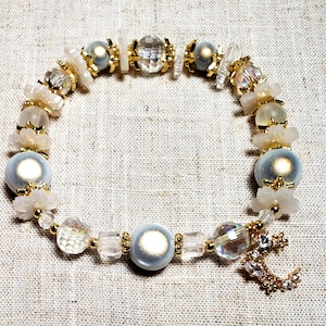 Pulsera de cristal con cuentas de cristal para mujer Half Moon. Hecho a medida a pedido. Cada cuenta se recoge a mano y se junta para un acabado lujoso.